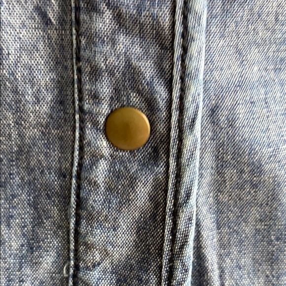 ALC Sleeveless Chambray Button Up - Picture 4 of 12